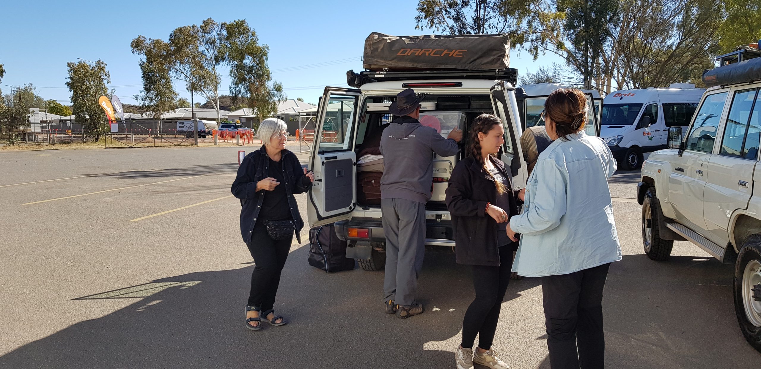 Alice Springs. Toyotas 76 camperizados